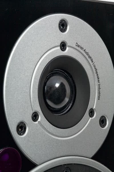W serii Zensor "obowiązującym" głośnikiem wysokotonowym jest 25-mm tekstylna kopułka.