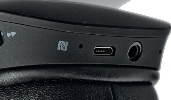 Parowanie zbliżeniowe NFC dopiero wprowadza się do słuchawek - NAD może się już nim pochwalić.
