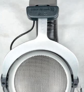 Prosty i skuteczny mechanizm regulacji - przeguby
dopasowują się do głowy.