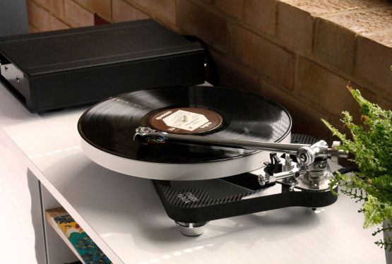 Rega przedstawia swój nowy flagowy gramofon - model Naia