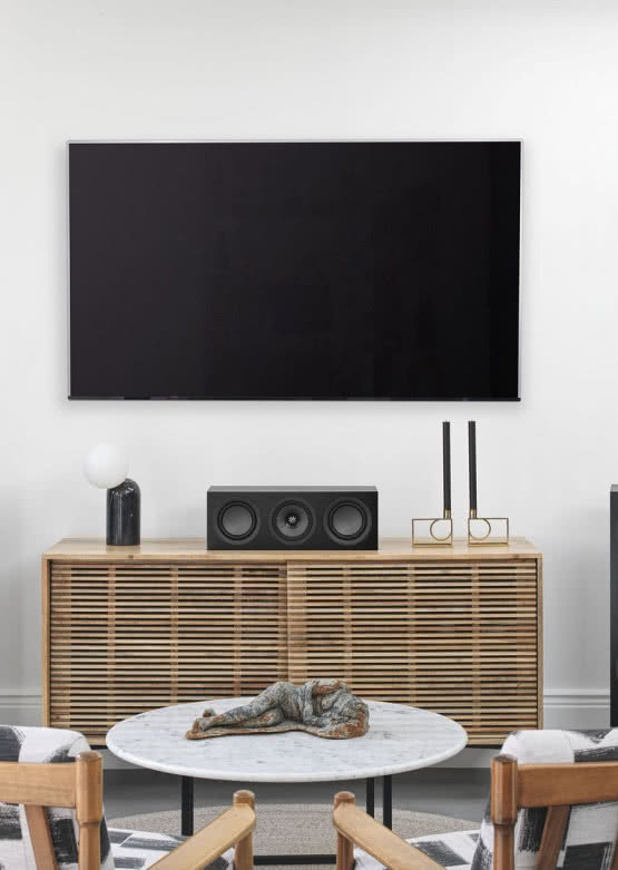 Nowości KEF - głośnik centralny i uchwyt ścienny