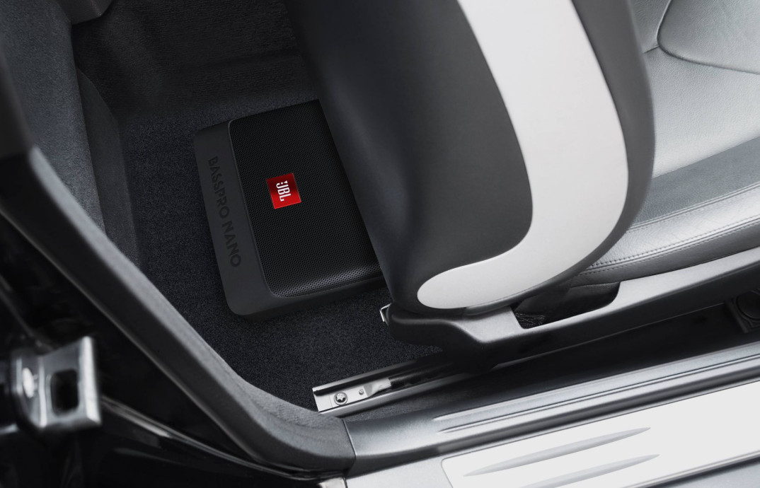 Subwoofer aktywny JBL BassPro Nano