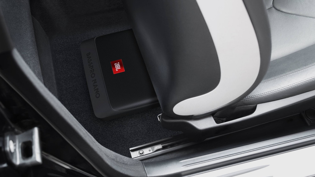 Subwoofer aktywny JBL BassPro Nano