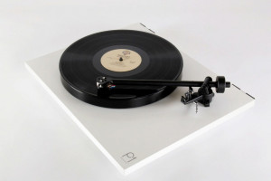 Przy zakupie gramofonu Rega Planar 1 przedwzmacniacz Rega Fono Mini A2D za pół ceny