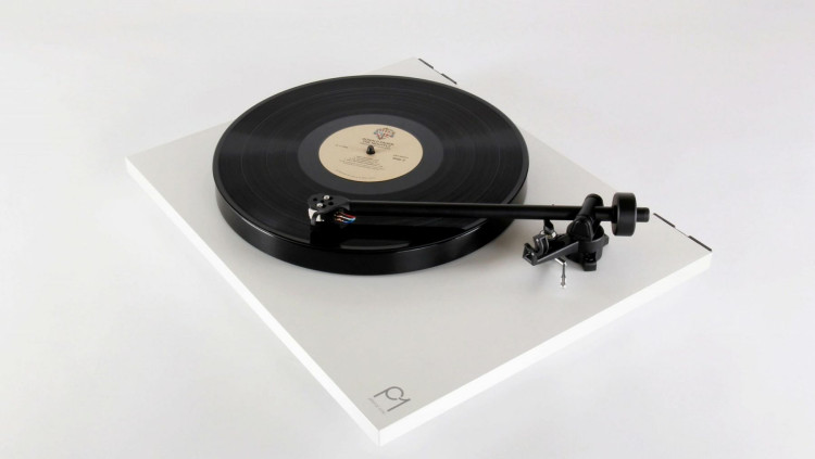 Przy zakupie gramofonu Rega Planar 1 przedwzmacniacz Rega Fono Mini A2D za pół ceny