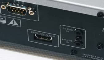 Ponieważ Arcam nie wypuszcza sygnałów
wielokanałowych z płyt SACD i DVD-A,
a sygnał DSD i tak jest konwertowany na
PMC, wystarczyło wyjście HDMI
o najprostszej specyfikacji v1.0.