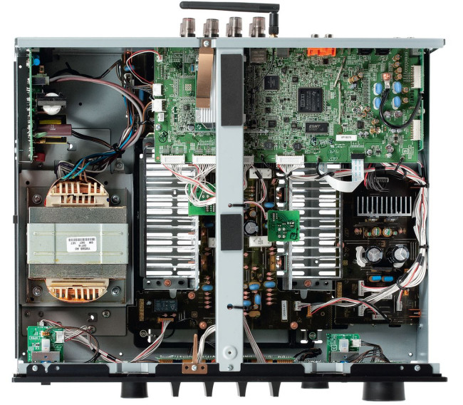 Yamaha R-N800A - wnętrze
