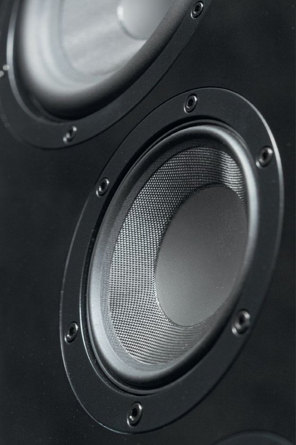 Zasadniczą modyfikacją w ZGZ-802 względem ZGZ-801 jest nie tylko wymiana głośnika średniotonowego na zupełnie inny typ, ale też odmienne jego filtrowanie.