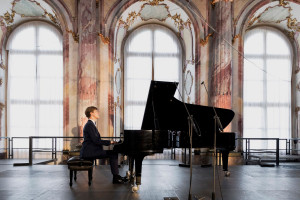 Jan Lisiecki prezentuje "Night Music" - nowy eAlbum oraz Visual Album