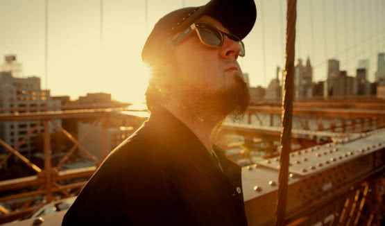 Robert Cichy zaprezentował "Piach i wiatr" - singiel ze swojej nadchodzącej płyty