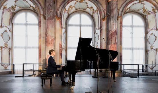 Jan Lisiecki prezentuje "Night Music" - nowy eAlbum oraz Visual Album