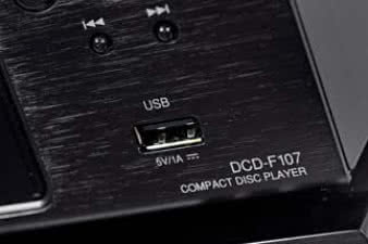 Wejście USB komunikuje się ze wszystkimi
przenośnymi odtwarzaczami, także urządzeniami
marki Apple.