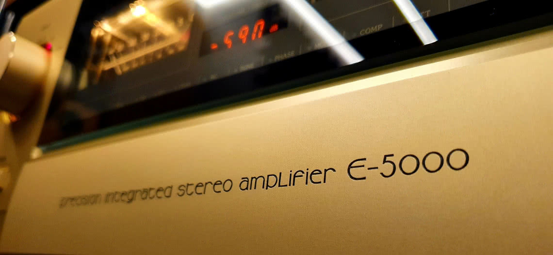 Prezentacja wzmacniacza zintegrowanego Accuphase E-5000 w salonie audioplaza.pl