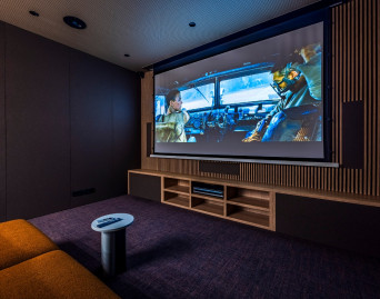 Referencyjny system kina domowego JBL Synthesis w jedynym certyfikowanym showroomie w Polsce. Umów się na odsłuch 