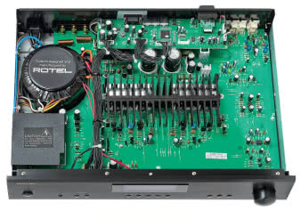 Bardzo duża płytka drukowana z wycięciami na większe elementy
(np. transformator zasilający) to w przypadku Rotela widok dość typowy.