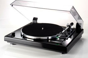 Gramofon Thorens TD-240-2 w kolorze piano black taniej w salonie Q21