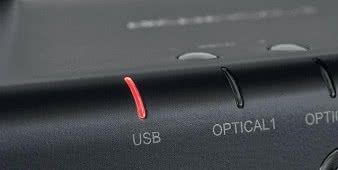 Dioda sygnalizuje wybór wejścia i poprawnie
zestawione połączenie ze źródłem.