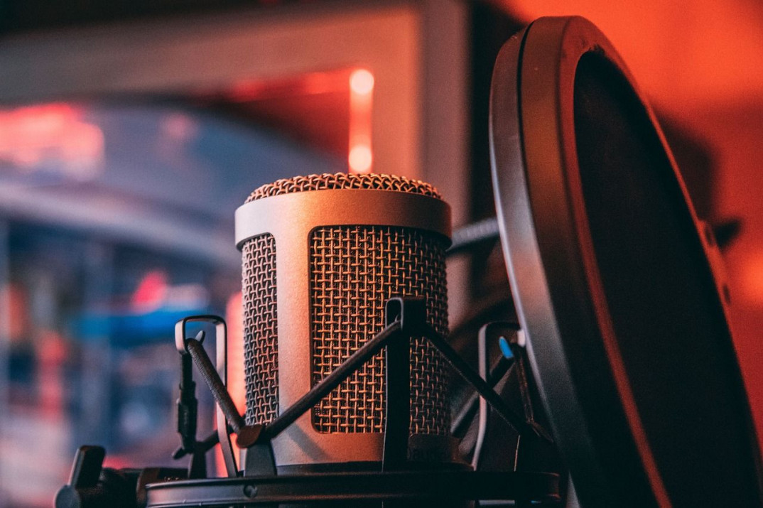 Lepszy dźwięk w domowym zaciszu - sprzęt audio, na który warto zwrócić uwagę podczas Black Friday