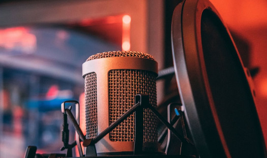 Lepszy dźwięk w domowym zaciszu - sprzęt audio, na który warto zwrócić uwagę podczas Black Friday