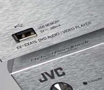 W nowoczesnym systemie mini musi być miejsce
na port USB. Aby podłączyć iPoda, trzeba
jednak skorzystać ze stacji dokującej...oraz
gniazd na tylnym panelu.