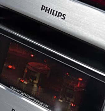 Lampy w przedwzmacniaczu wymagają
każdorazowego rozgrzania, a dba o to po
włączeniu specjalny układ.