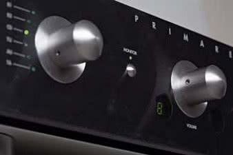 Funkcja "Monitor", pozwalająca na odsłuch
z taśmy w czasie nagrywania, to już raczej
archaizm, ale w sumie niegroźny.