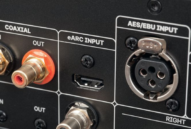 Coraz częściej spotykane HDMI z eARC pozwala zintegrować system AV.