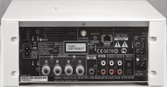 Cofnięta względem boków płaszczyzna tyłu pozwoli zamaskować kable.