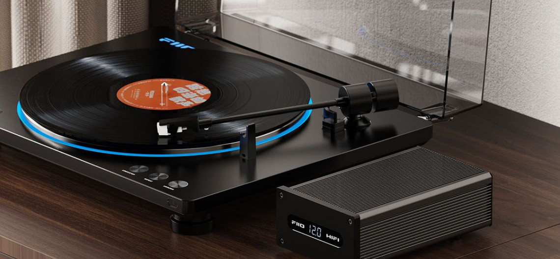 FiiO zaprezentowało gramofon - model TT13 z serii Retro