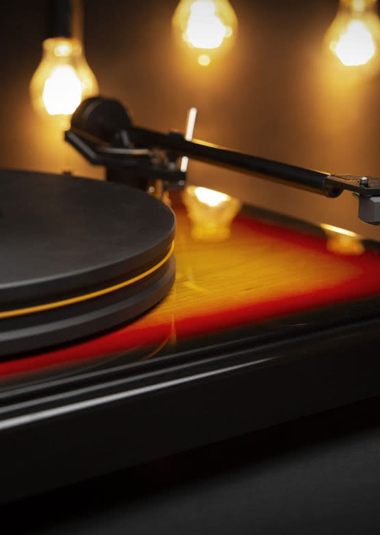 MoFi PrecisionDeck + FENDER - gramofon w limitowanej edycji w wykończeniu Sunburst