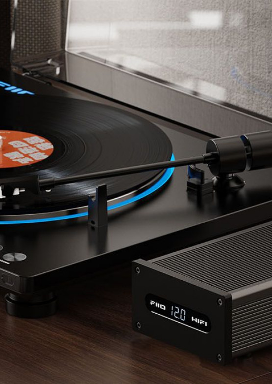 FiiO zaprezentowało gramofon - model TT13 z serii Retro