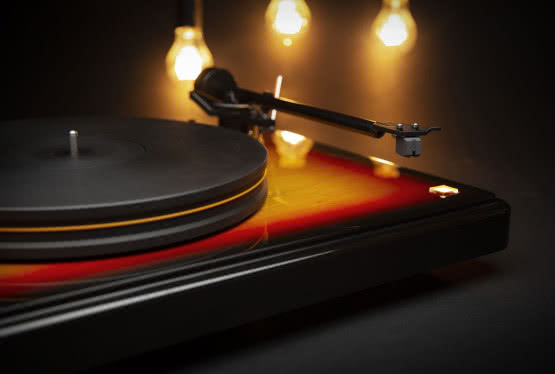 MoFi PrecisionDeck + FENDER - gramofon w limitowanej edycji w wykończeniu Sunburst