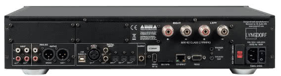 Chociaż sam układ wzmacniający jest w pełni cyfrowy, to TDAI-3400 ma też wejścia analogowe; nie ma jednak wejścia gramofonowego.