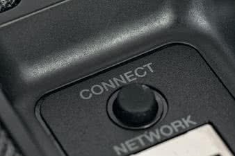 Przycisk Connect inicjuje proces konfiguracji sieciowej, w trakcie którego wykorzystywane jest także połączenie Blueooth. Wszystko przebiega sprawnie, oczywiście pod dyktando "smartfonowego" towarzystwa.