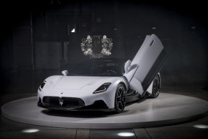 System nagłośnienia Sonus faber w Maserati MC20. Szczegóły, film, zdjęcia