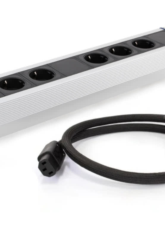 Nowe okablowanie i listwa zasilająca Atlas Cables