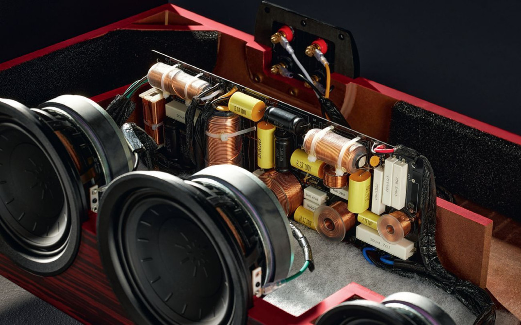 Po co w zespołach głośnikowych jest zwrotnica?