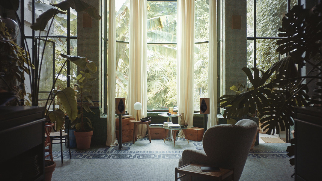 Czy do podstawkowych zespołów głośnikowych potrzebne są specjalne, firmowe standy?