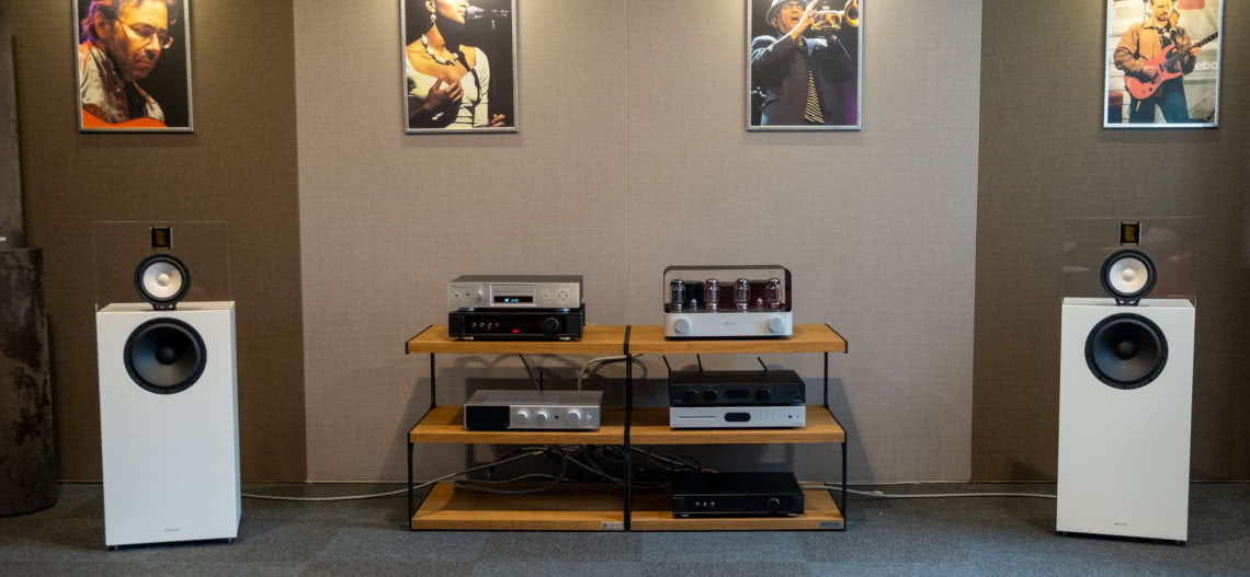Rega Aethos i Fezz Titania EVO - salon Q21 porównuje wzmacniacze