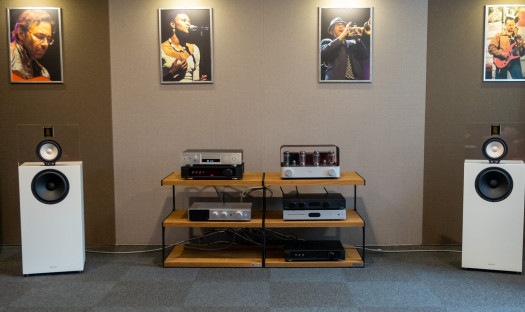 Rega Aethos i Fezz Titania EVO - salon Q21 porównuje wzmacniacze