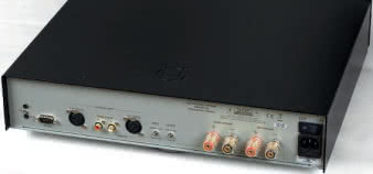 Jak na wzmacniacz mocy,
paleta gniazd jest całkiem pokaźna.