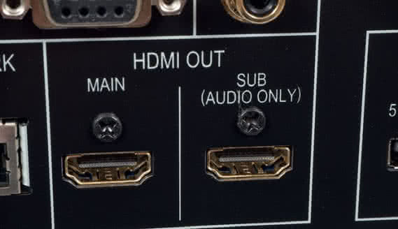 Jedno z wyjść HDMI ograniczono do przesyłu sygnałów audio.