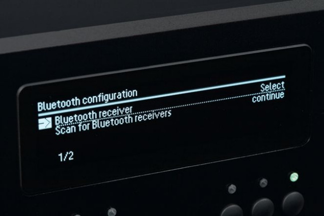 Bluetooth działa dwukierunkowo (może więc wysyłać sygnał do słuchawek.