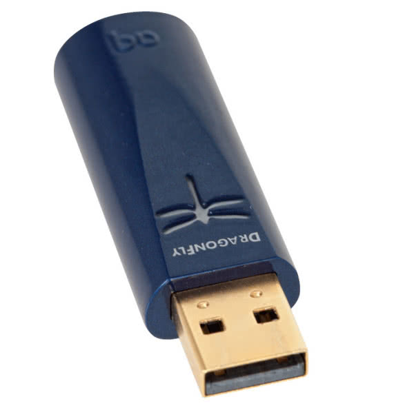 Złącze USB-A pozwalało od zawsze na bezpośrednie podłączenie przetwornika do komputera, teraz niektóre z nich mają nowszy standard USB-C i niezbędna będzie przejściówka. Adapter konieczny jest także wtedy, gdy podłączamy Dragonfly`a do smartfona.