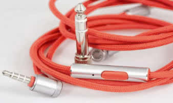 Takie detale działają na wyobraźnię, a sam oplot
działa jak zewnętrzny szkielet prostujący przewód,
który podłącza się na końcu rurki do dowolnej
muszli.