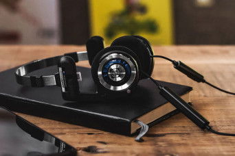 Najlepsze słuchawki do 500 zł? 3 modele, które warto kupić