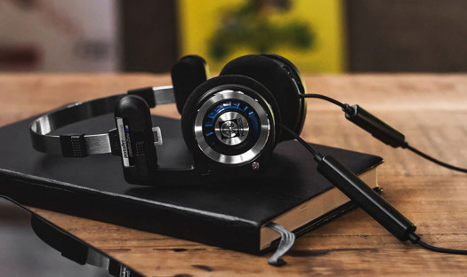 Najlepsze słuchawki do 500 zł? 3 modele, które warto kupić