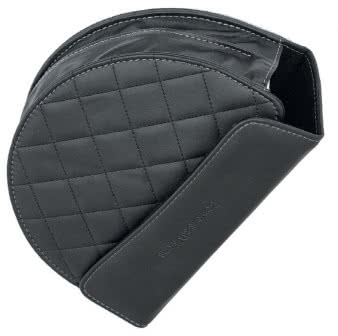 W pewnym
starym dowcipie była taka
oto puenta: "Janie, dla pani
korkociąg, dla pana bandaże".
Wersja A.D. 2014: "Janie, dla pani
torebka, dla pana słuchawki".