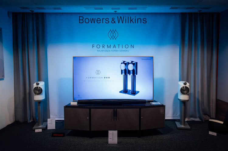 Audio Video Show 2019 - B&W Formation Duo