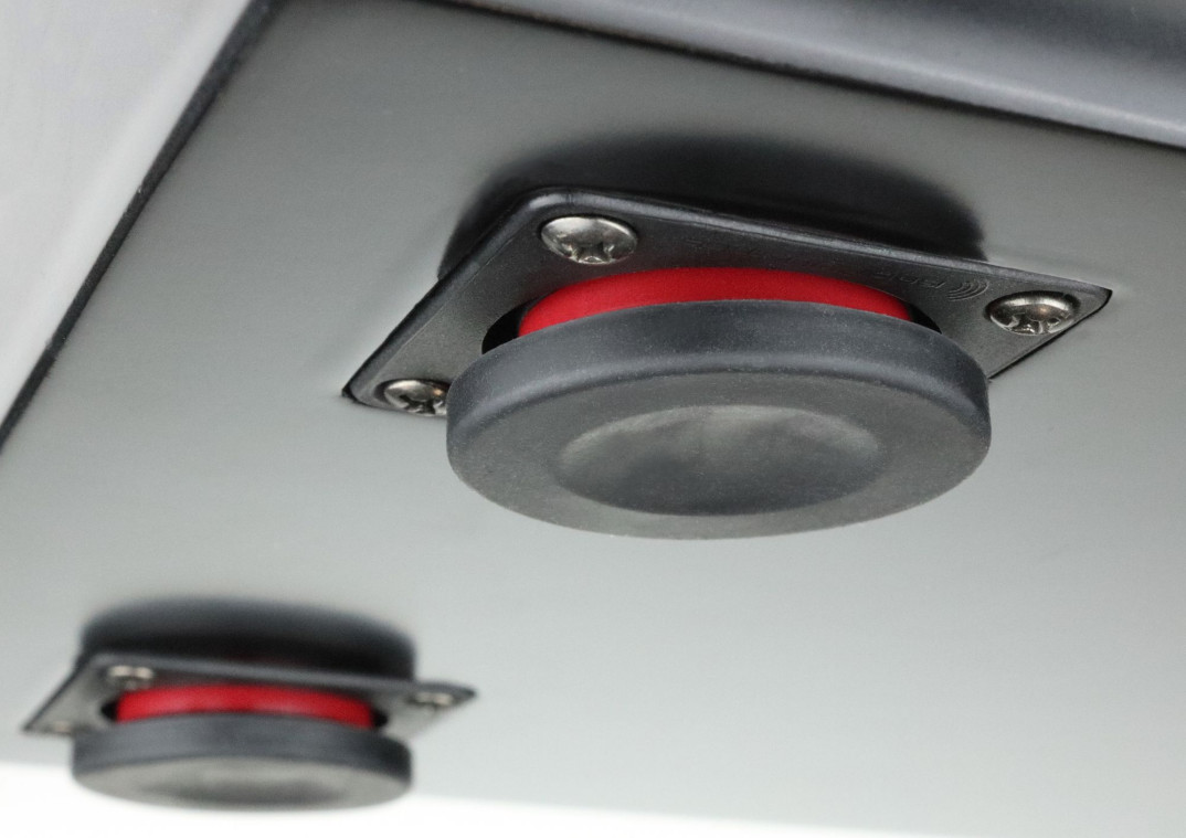 IsoAcoustics i PSB Speakers nawiązują współpracę